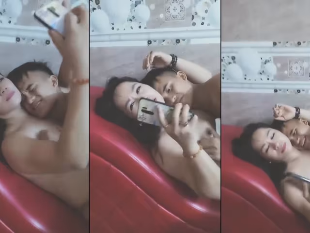 Poster of Bị 2 chị vắt kiệt sức em trai chỉ biết nằm im